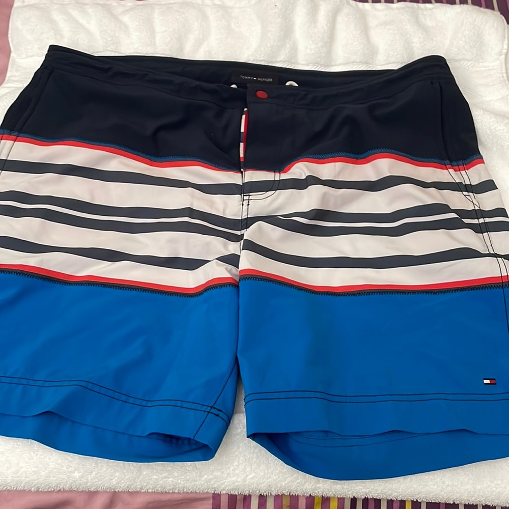 Tommy Hilfiger men’s bathing suit size xxl. Snap Velcro waist with drawstring.
